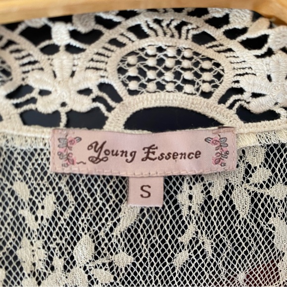 Young Essence Cream Lace Open-Front Vest - Picture 3 of 3